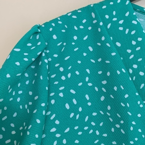 7th Ray | Jaylin Green White V Neck Puff Puff Lightweight Relaxed Fit Top M - Picture 12 of 17